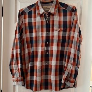 Tommy Bahama button down shirt. Island modern fit.